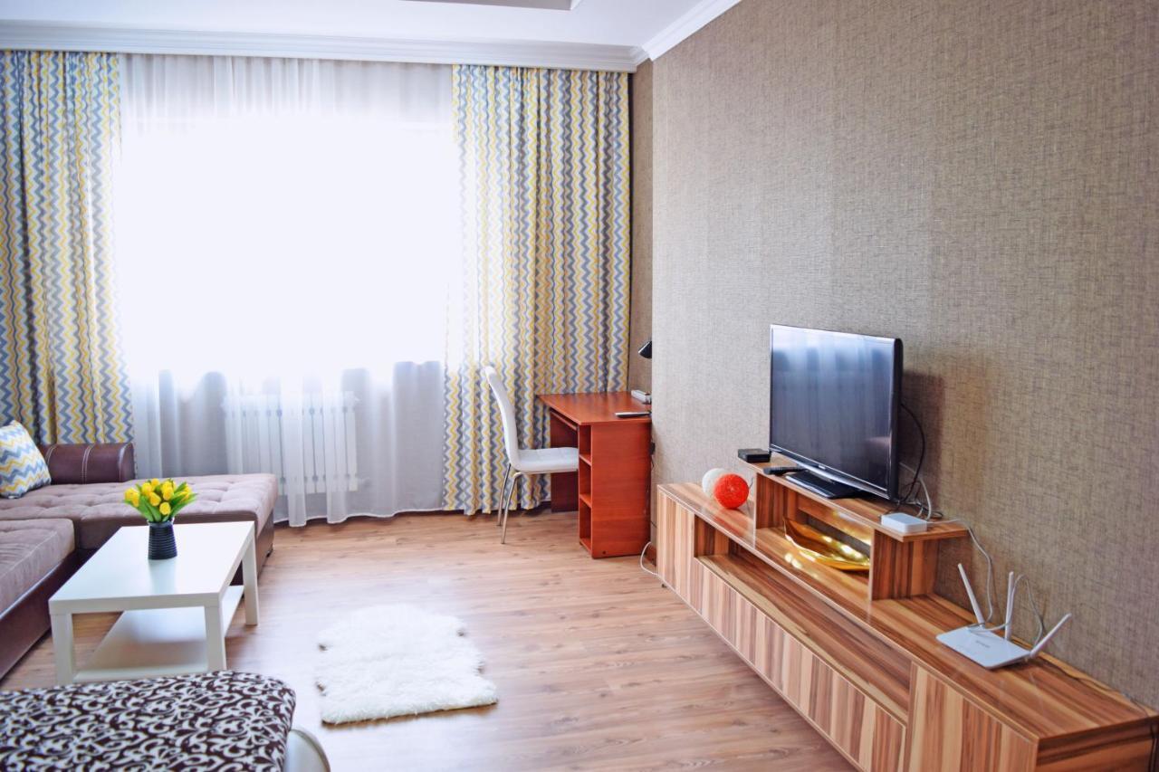 Bishkek Sunny Apartment In The Center エクステリア 写真