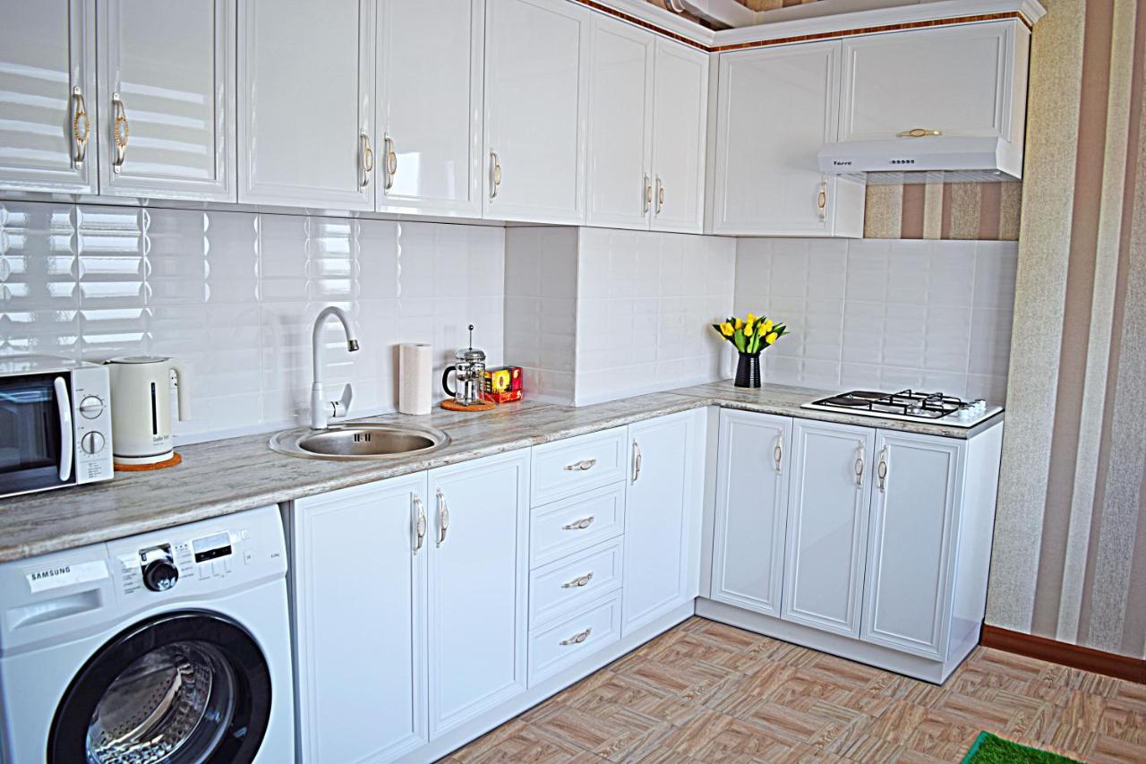 Bishkek Sunny Apartment In The Center エクステリア 写真