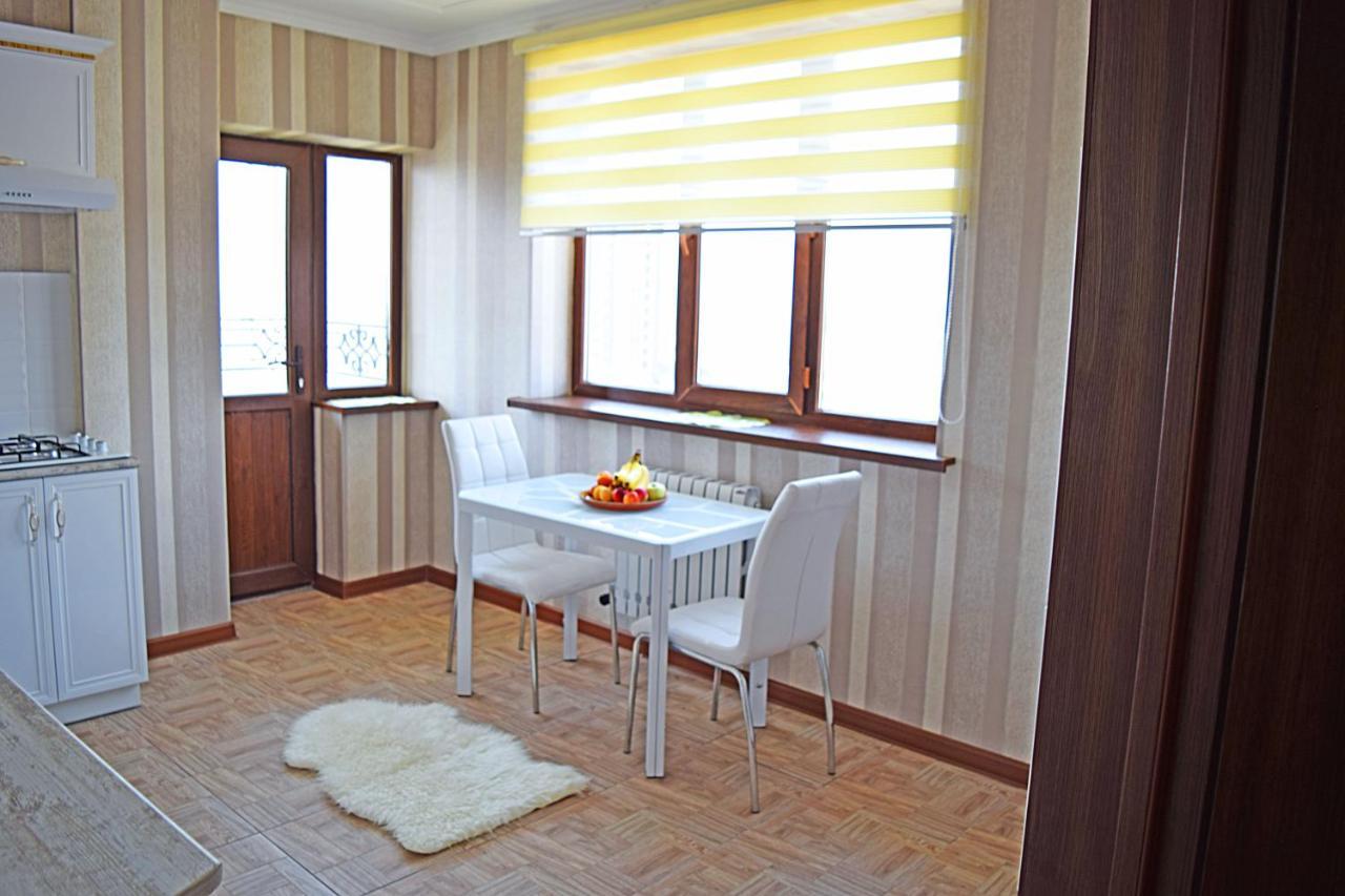Bishkek Sunny Apartment In The Center エクステリア 写真