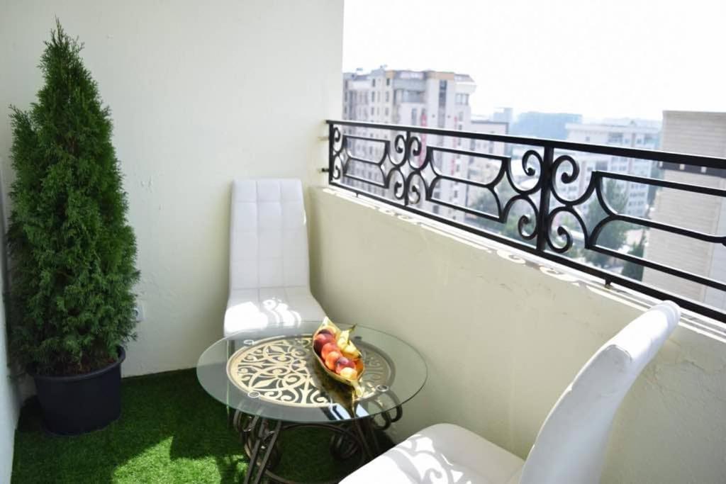 Bishkek Sunny Apartment In The Center エクステリア 写真