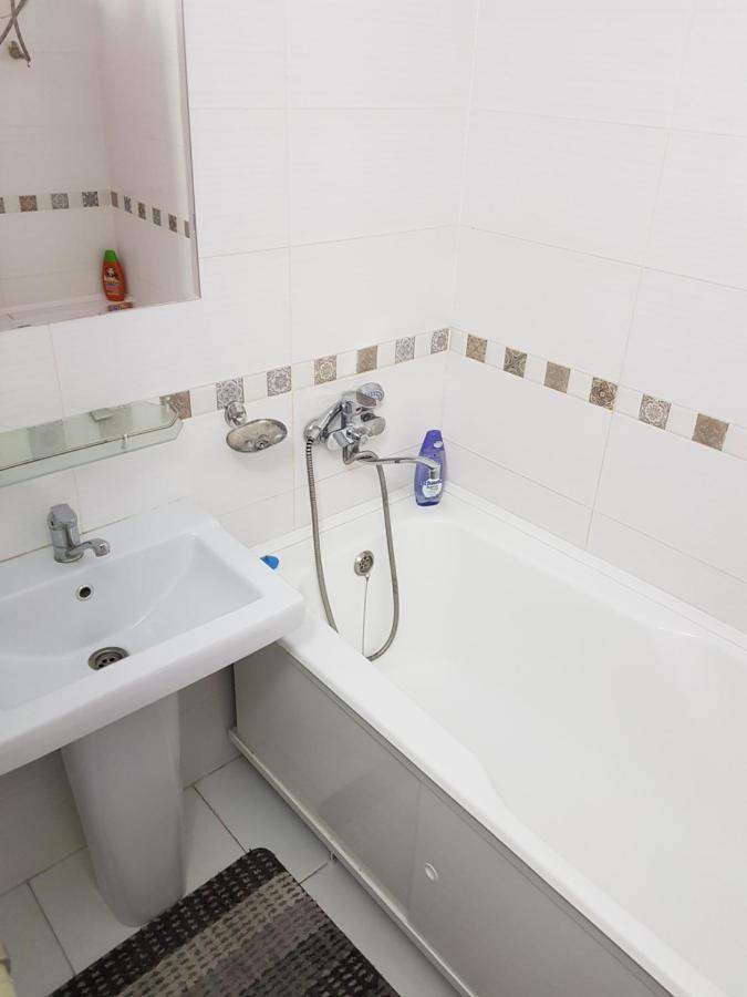 Bishkek Sunny Apartment In The Center エクステリア 写真